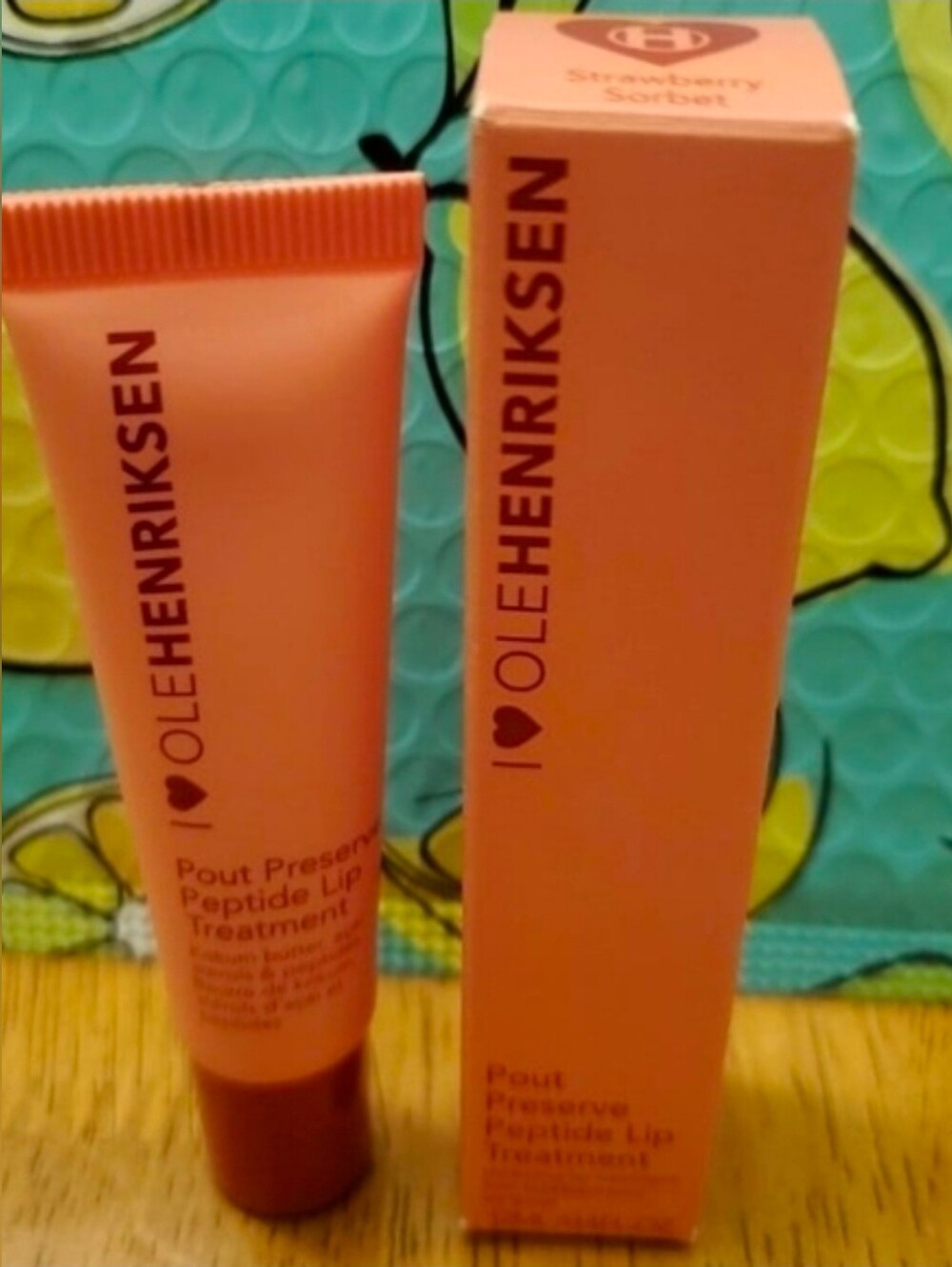 OLEHENRIKSEN STRAWBERRY SORBET Spritz Pout Preserve Peptide Lip Treatment.